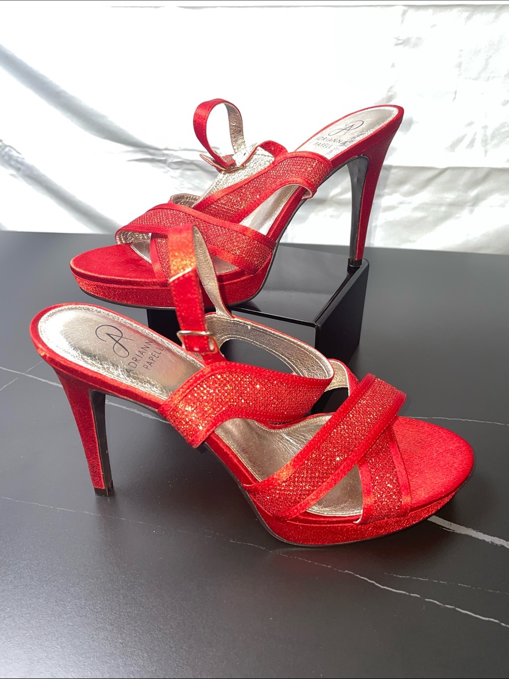 ADRIANA PAPELL RED SHIMMER PLATFORM PUMPS FTL-09-080